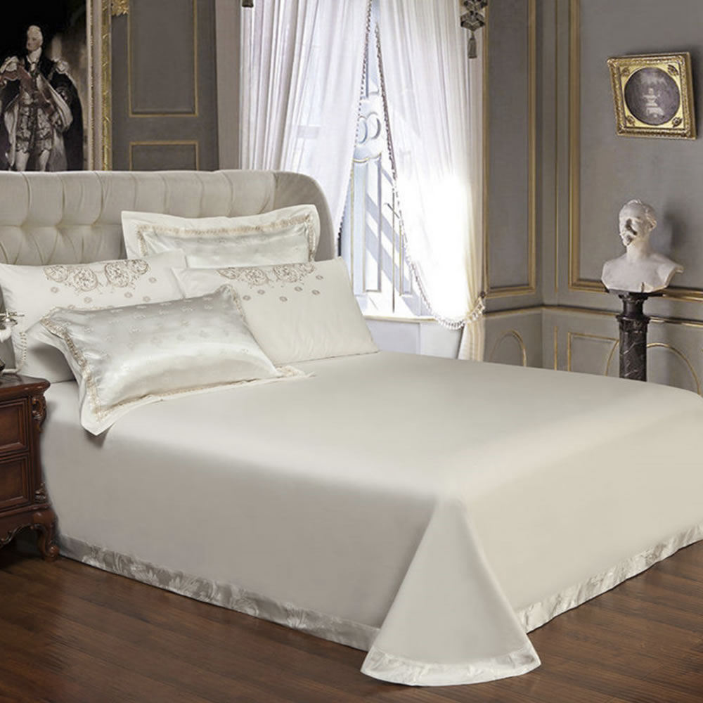 Luxury Bedding Set: image 12