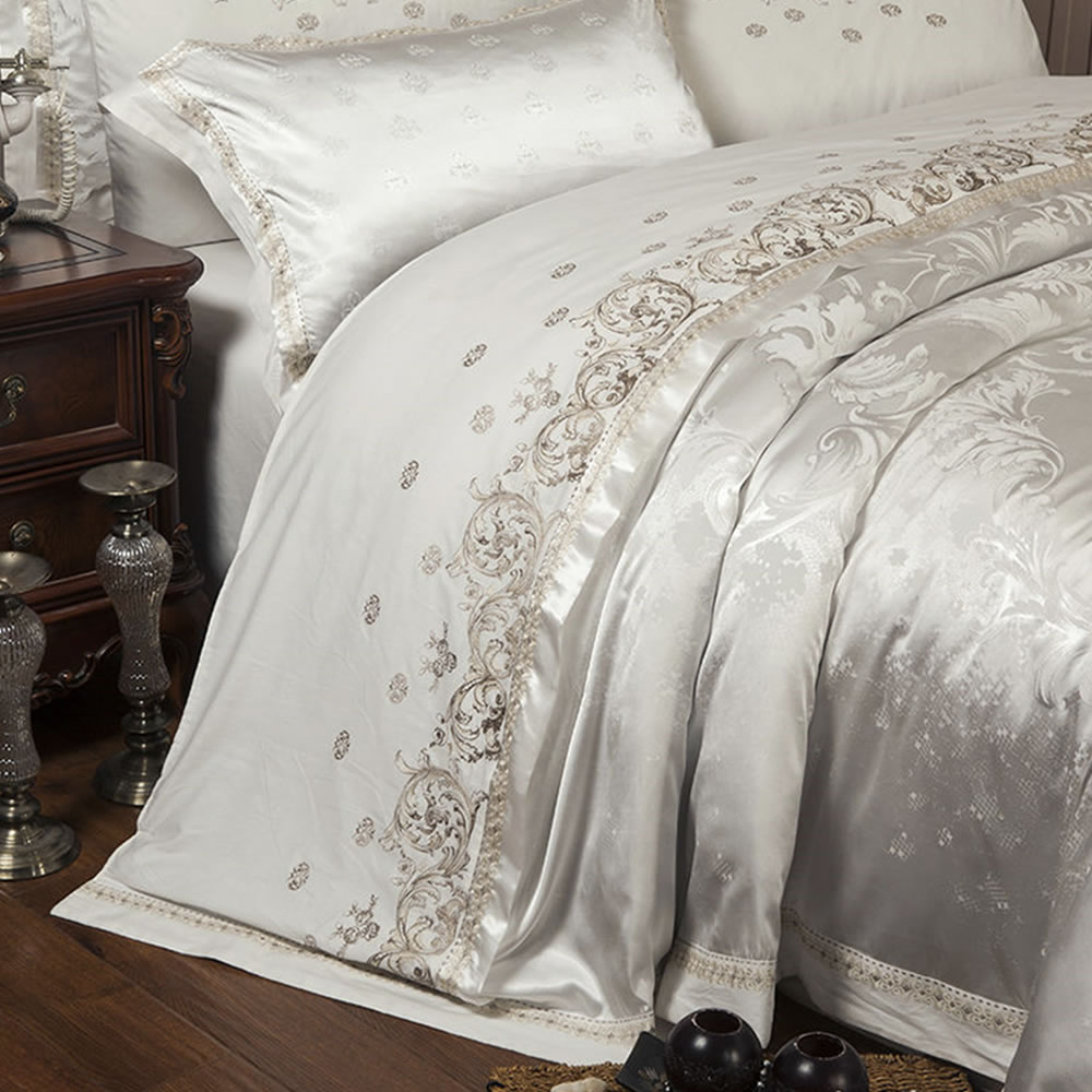 Luxury Bedding Set: image 14