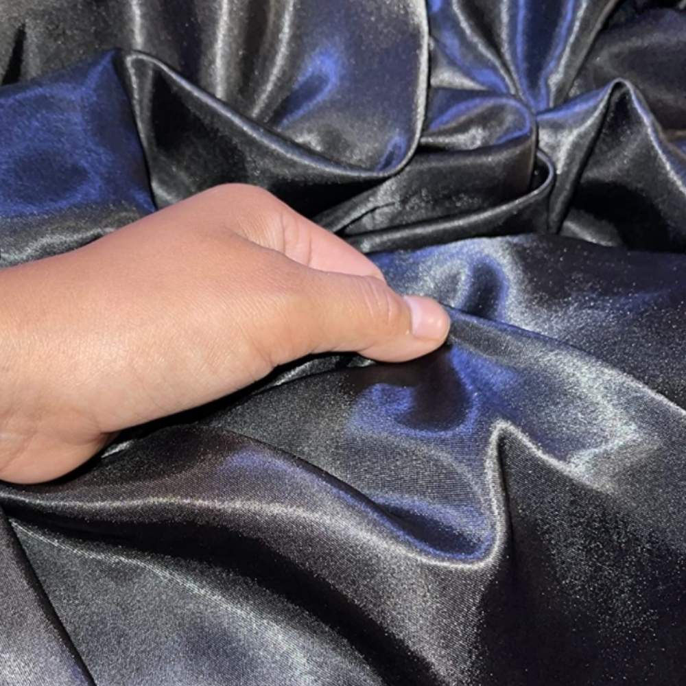 Satin Silk Bedding Set: image 9