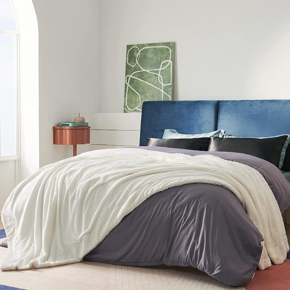 Fluffy Blanket: image 5